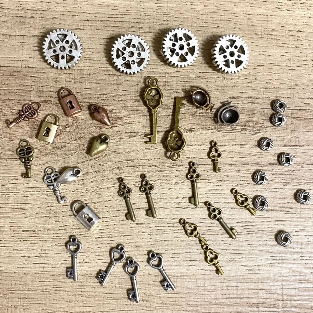 Lot Charms Steampunk Industrial Keys Gears Locks Antiqued Metal Jewelry Crafting
